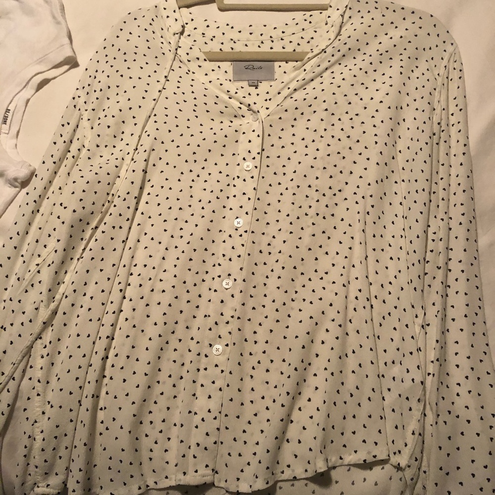 Rails white with black hearted blouse!
